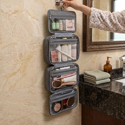 Trousse de toilette accrochable au mur 